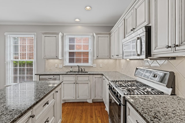 55 Revere Park, Nashville, TN 37205 - kitchen with appliances with stainless steel finishes, a sink, crown molding, light wood-style flooring, and recessed lighting