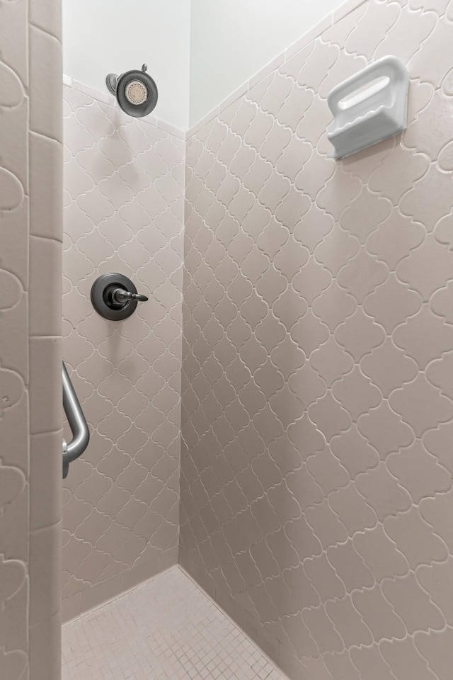 55 Revere Park, Nashville, TN 37205 - full bathroom with tiled shower