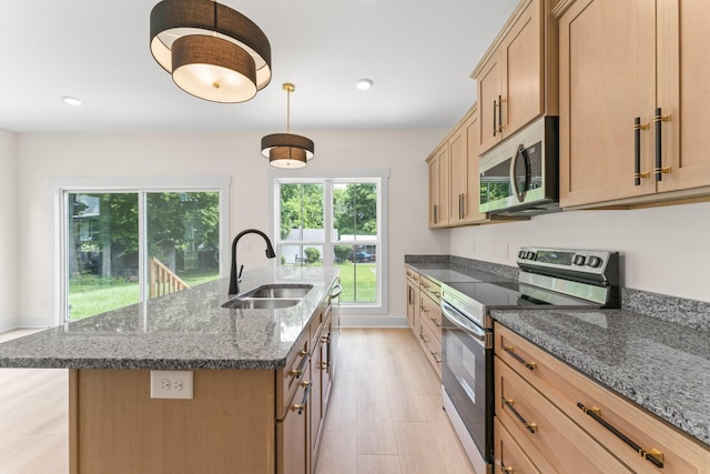 211 Porter St Unit 211, Winchester, TN 37398 - kitchen with appliances with stainless steel finishes, a sink, an island with sink, light wood finished floors, and dark stone counters