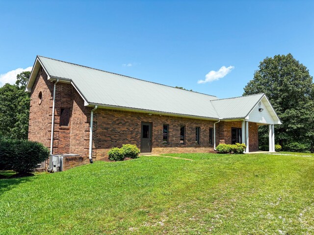 110 Hankins Rd, Hohenwald, TN 38462 - view of front of property featuring a front lawn, brick siding, and metal roof