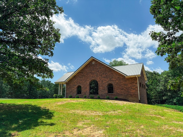 110 Hankins Rd, Hohenwald, TN 38462 - view of front of home with brick siding, metal roof, and a front yard