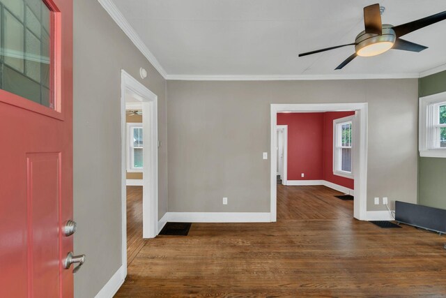 521 E Eastland St, Gallatin, TN 37066 - foyer entrance with wood finished floors, ceiling fan, baseboards, and crown molding