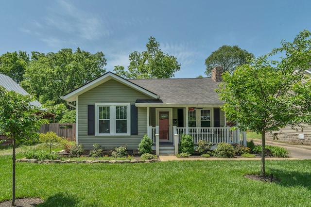 521 E Eastland St, Gallatin, TN 37066 - single story home with a porch, a chimney, a shingled roof, and crawl space