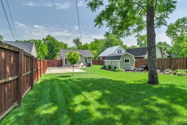521 E Eastland St, Gallatin, TN 37066 - view of yard featuring an outbuilding, a storage unit, and a patio