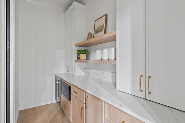 219 Chamberlin St, Nashville, TN 37209 - bar with light wood-style floors