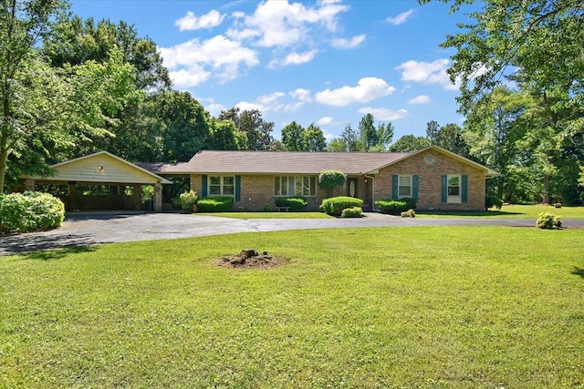 103 Colwell Ln, Manchester, TN 37355 - single story home with driveway, a front lawn, and brick siding