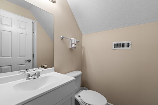 1383 Smith Chapel Rd, Shelbyville, TN 37160 - bathroom featuring lofted ceiling, toilet, and vanity