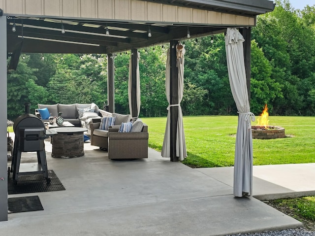 1383 Smith Chapel Rd, Shelbyville, TN 37160 - view of patio / terrace with an outdoor living space with a fire pit