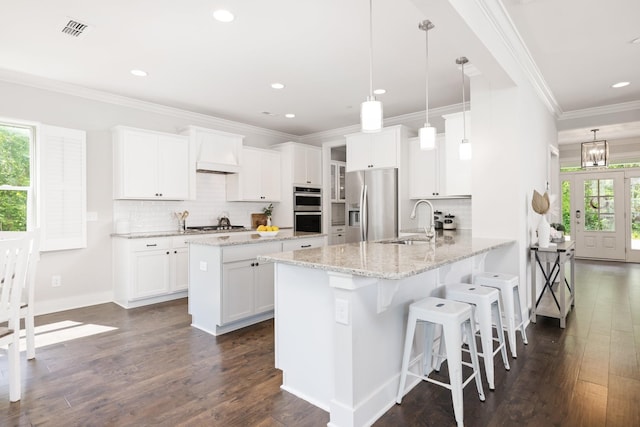 2060 Bushnell Farm Dr, Franklin, TN 37064 - kitchen with a sink, a peninsula, stainless steel appliances, dark wood-style flooring, and crown molding