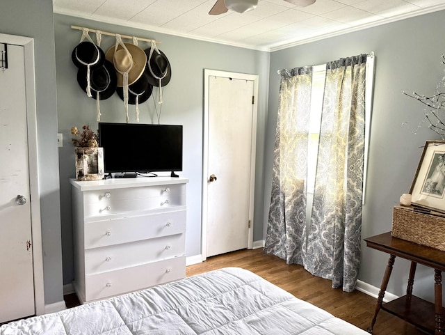 470 Arlington St, Erin, TN 37061 - bedroom featuring wood finished floors, crown molding, and baseboards