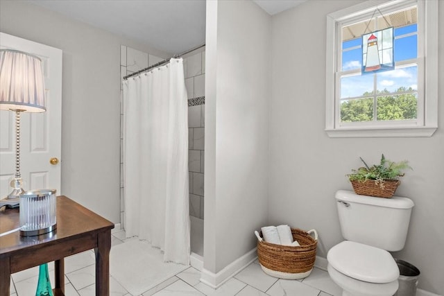 495 Baker Rd, Dickson, TN 37055 - bathroom featuring a tile shower, toilet, and baseboards