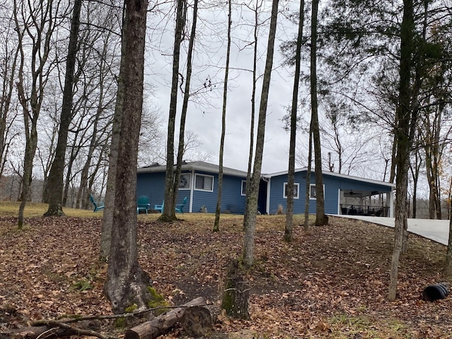 290 Spring Cir, Smithville, TN 37166 - view of front facade featuring concrete driveway and an attached carport