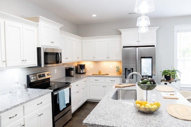 3303 Hampton Turner Dr, Murfreesboro, TN 37128 - kitchen featuring stainless steel appliances, a sink, white cabinets, tasteful backsplash, and recessed lighting