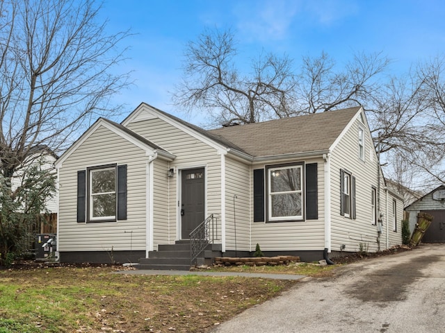1834 Dimple Ct, Columbia, TN 38401 - bungalow-style house featuring entry steps