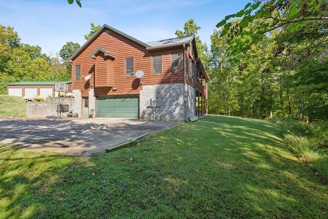 4455 Tarsus Rd, Palmyra, TN 37142 - view of side of home featuring a garage, concrete driveway, and a yard