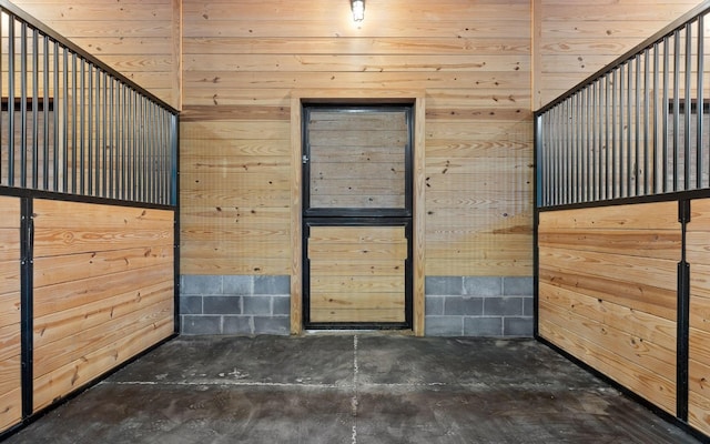 2385 Clear Brooks Dr, Signal Mountain, TN 37377 - view of stable