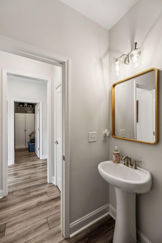 321 Union Pier Dr, Mount Juliet, TN 37122 - bathroom featuring baseboards, wood finished floors, and a sink