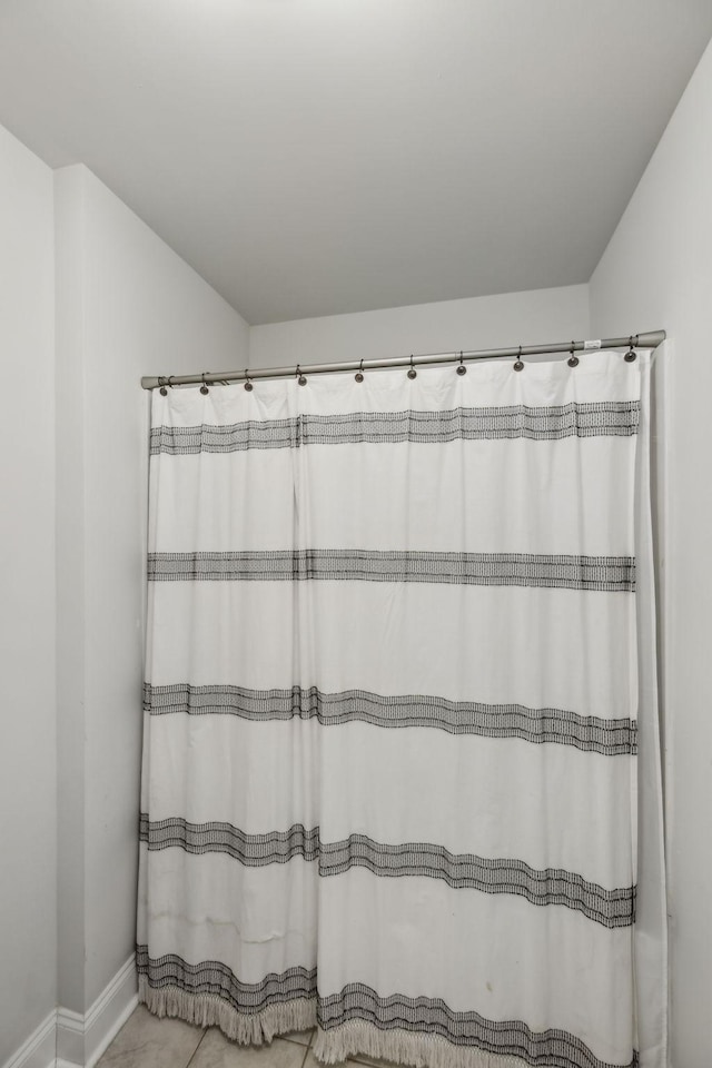 321 Union Pier Dr, Mount Juliet, TN 37122 - full bathroom featuring baseboards and a shower with shower curtain