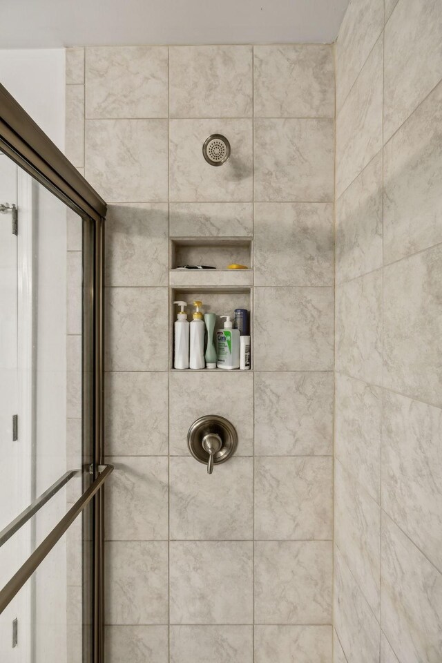 321 Union Pier Dr, Mount Juliet, TN 37122 - full bath with a tile shower