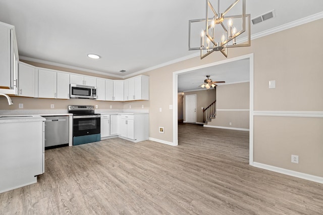 404 Biltmore Cir, Murfreesboro, TN 37128 - kitchen featuring stainless steel appliances, a sink, light wood finished floors, baseboards, and crown molding