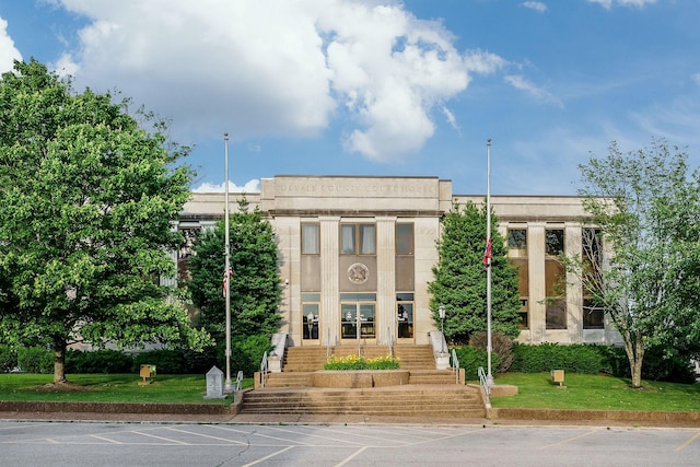 105 W Walnut St, Smithville, TN 37166 - view of property featuring uncovered parking