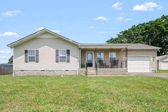 380 Strawberry Dr, Winchester, TN 37398 - ranch-style home featuring crawl space, a garage, asphalt driveway, and a front lawn