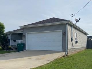 117 Raspberry Dr, Winchester, TN 37398 - view of home's exterior with an attached garage and driveway