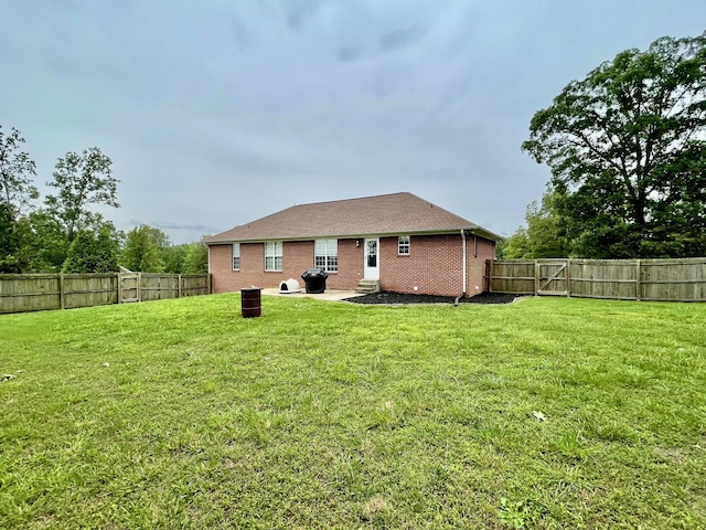 126 E Laurel Dr, Lawrenceburg, TN 38464 - back of property with brick siding and entry steps