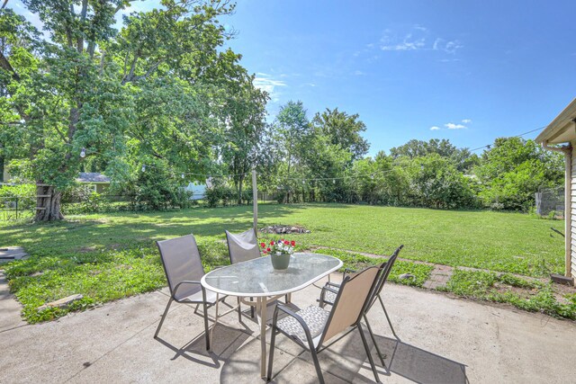 1111 Greenhill St, Murfreesboro, TN 37129 - view of patio with outdoor dining area and view of wooded area