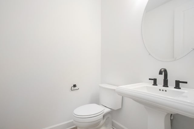133 W Cassa Way, Mount Juliet, TN 37122 - half bathroom featuring baseboards, toilet, and a sink