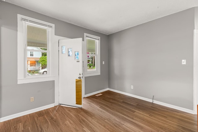 1007 Birdsall St, Old Hickory, TN 37138 - foyer entrance with wood finished floors and baseboards