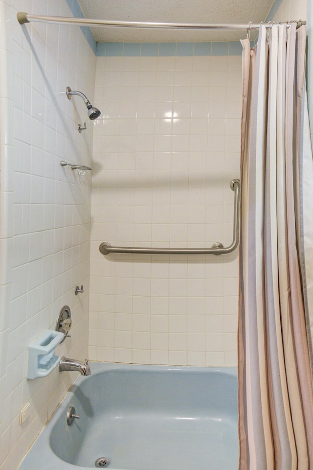full bathroom featuring shower / bath combo with shower curtain