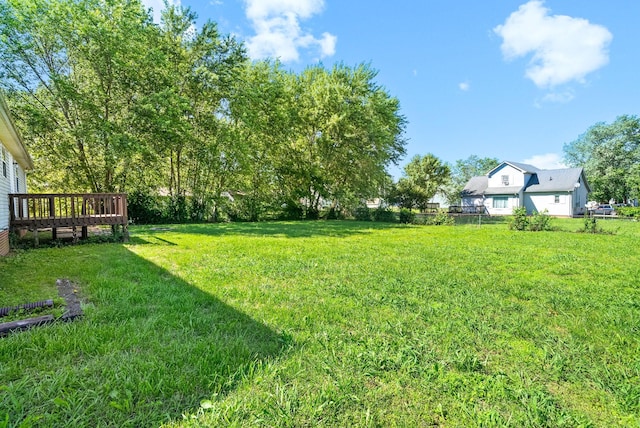 919 Linda Dr, Oak Grove, KY 42262 - view of grassy yard with a deck