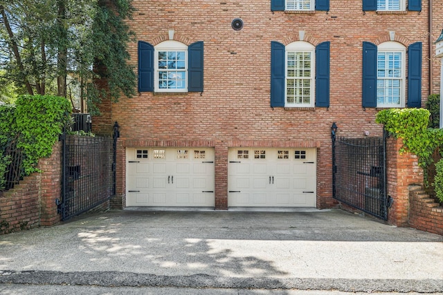 901 Fair St, Franklin, TN 37064 - garage featuring concrete driveway