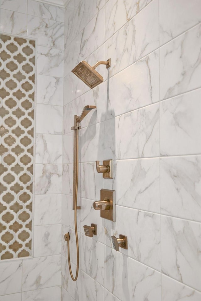 2143 White Poplar Ct, Murfreesboro, TN 37130 - detailed view of a tile shower