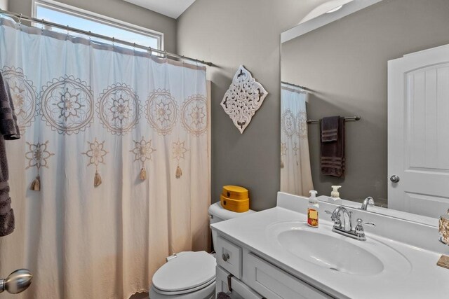 7211 Deervalley Dr, Fairview, TN 37062 - full bath featuring vanity, toilet, and curtained shower