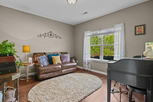 7211 Deervalley Dr, Fairview, TN 37062 - living room featuring wood finished floors and baseboards