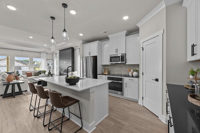 2507H Strong St, Columbia, TN 38401 - kitchen featuring stainless steel appliances, a sink, a kitchen breakfast bar, tasteful backsplash, and open floor plan