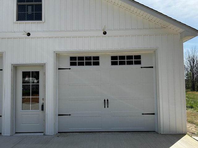 226 Douglas Rd, Murray, KY 42071 - garage with driveway