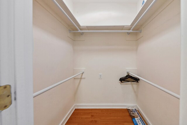 206 Crestland Dr, Columbia, TN 38401 - walk in closet featuring wood finished floors