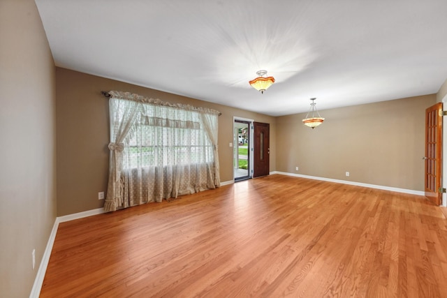 206 Crestland Dr, Columbia, TN 38401 - empty room with light wood-type flooring and baseboards