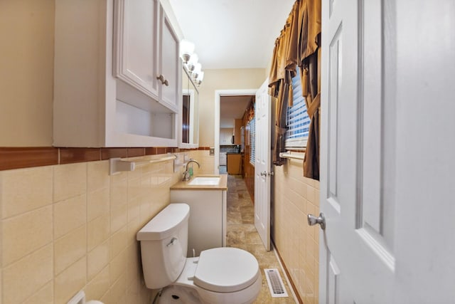 206 Crestland Dr, Columbia, TN 38401 - bathroom featuring tile walls, toilet, and vanity
