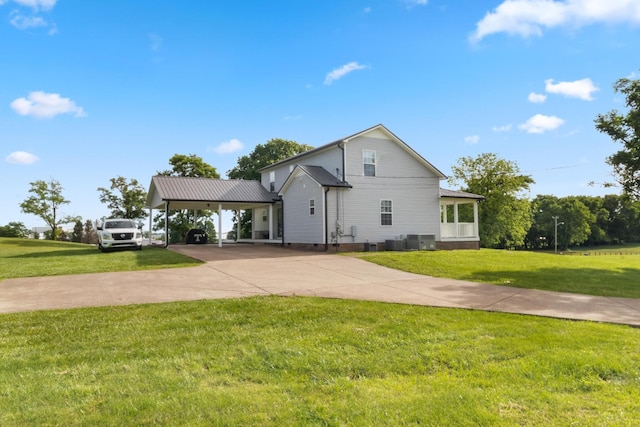 6928 Hoover Mason Ln, Mount Pleasant, TN 38474 - view of front of house with driveway, a front lawn, cooling unit, and crawl space