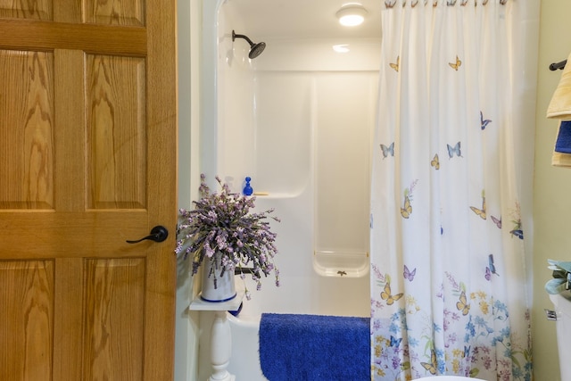147 Crimson Dr, Winchester, TN 37398 - full bath featuring curtained shower and a tub to relax in