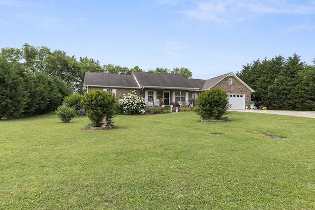 147 Crimson Dr, Winchester, TN 37398 - single story home with driveway, an attached garage, a front lawn, and brick siding