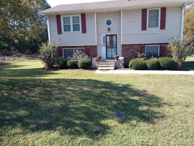 2408 Old Matthews Rd, Nashville, TN 37207 - split foyer home with brick siding and a front lawn