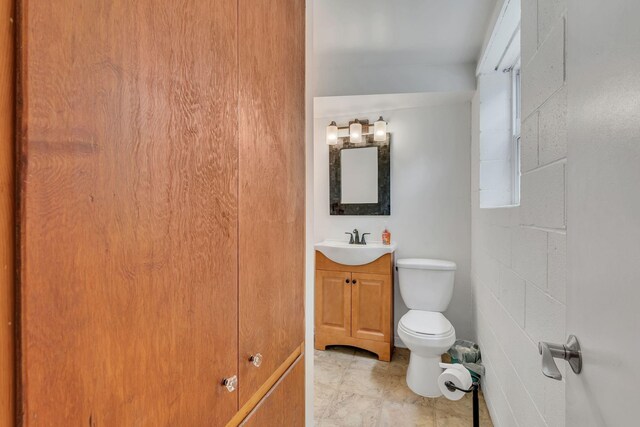 415 Isaac Dr, Goodlettsville, TN 37072 - bathroom featuring toilet and vanity