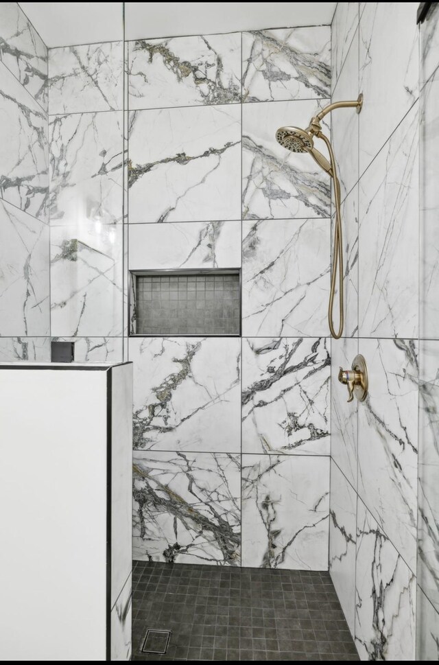 117 Park Cir, Columbia, TN 38401 - full bathroom featuring a marble finish shower