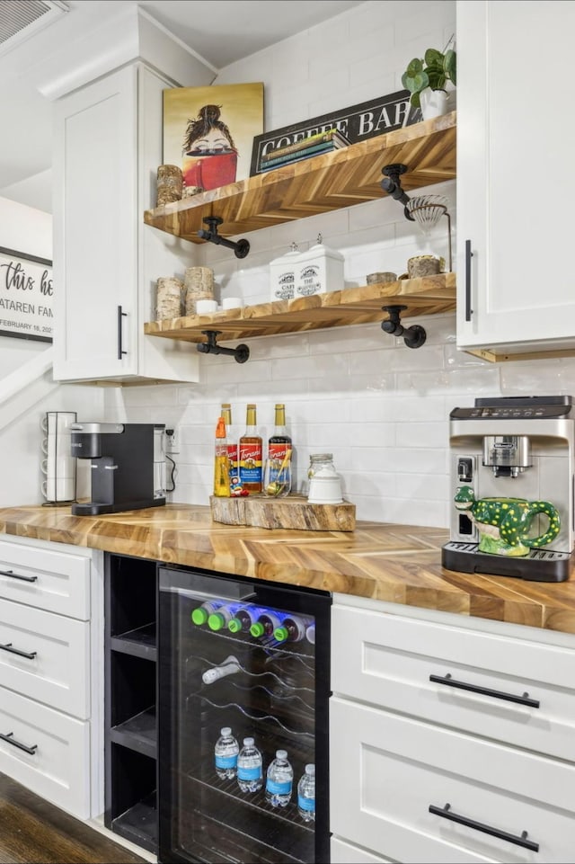 117 Park Cir, Columbia, TN 38401 - indoor dry bar with beverage cooler and tasteful backsplash