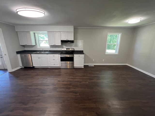 1846 Patrick Rd, Pulaski, TN 38478 - kitchen featuring stainless steel appliances, under cabinet range hood, a sink, baseboards, and crown molding